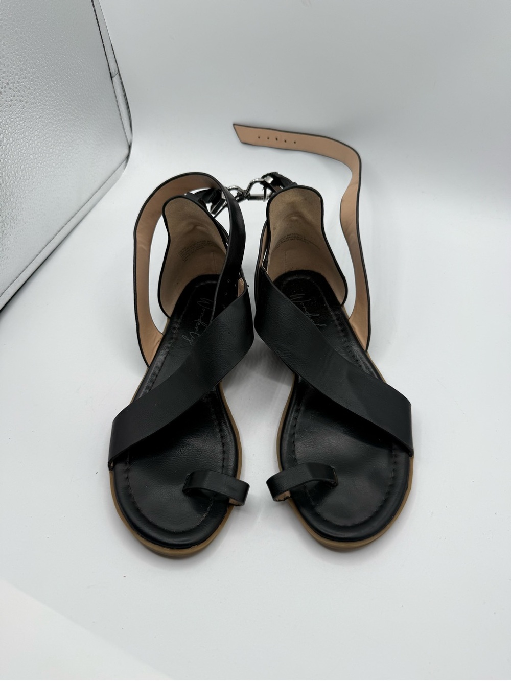 Wonderly Fifee Black Toe Strap Ankle Strap Sandals Sz 8M